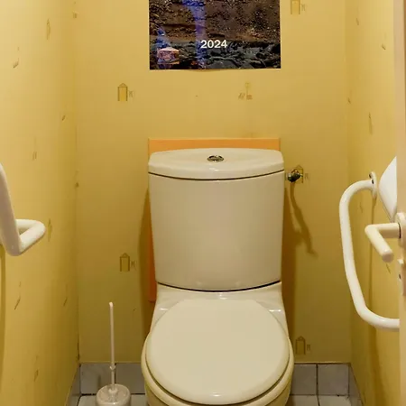 Lumineux, 80m2, Au Calme, 10mn A Pieds De La アパート *